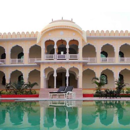 V Resorts Rajmahal Orchha Bagian luar foto