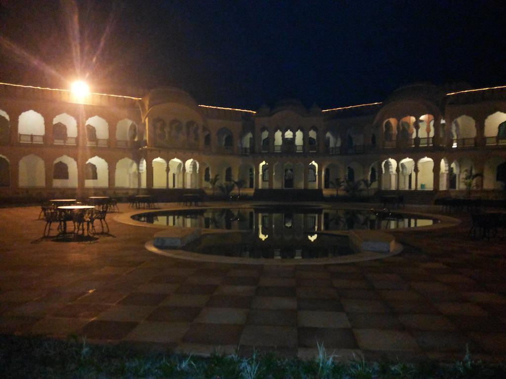 V Resorts Rajmahal Orchha Bagian luar foto