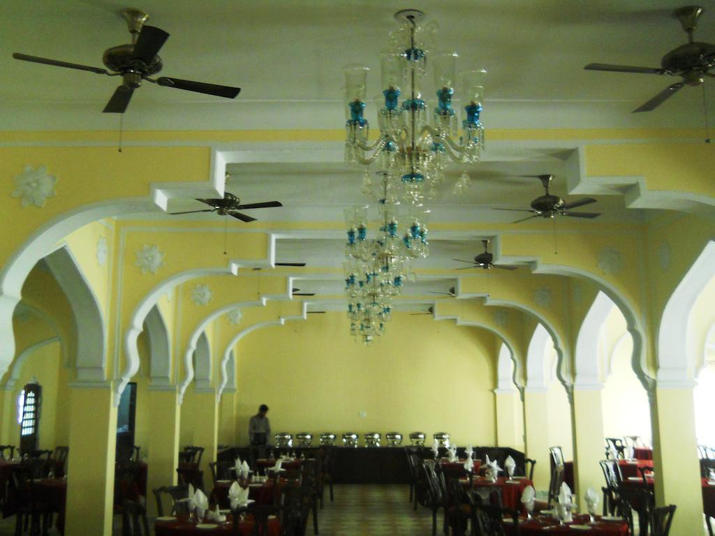 V Resorts Rajmahal Orchha Bagian luar foto