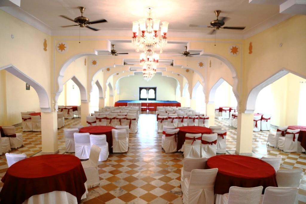 V Resorts Rajmahal Orchha Bagian luar foto