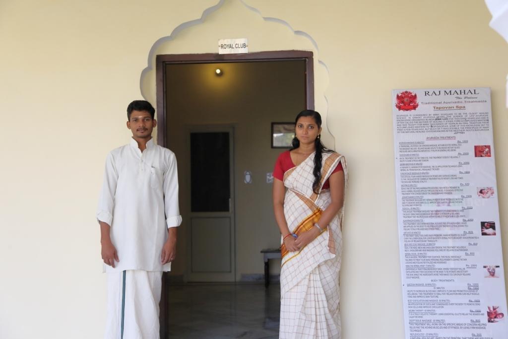 V Resorts Rajmahal Orchha Bagian luar foto