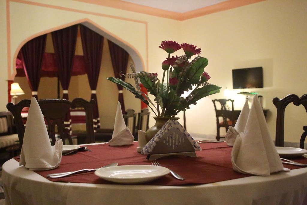 V Resorts Rajmahal Orchha Bagian luar foto