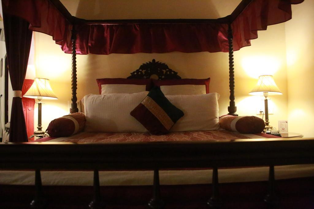 V Resorts Rajmahal Orchha Bagian luar foto