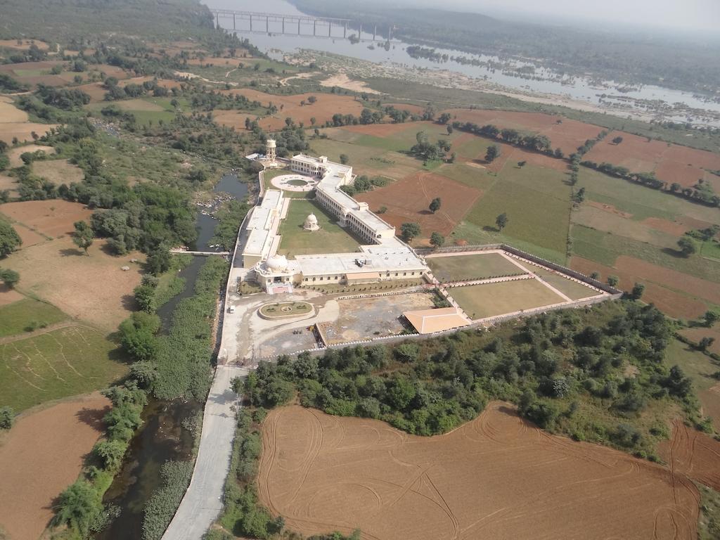 V Resorts Rajmahal Orchha Bagian luar foto