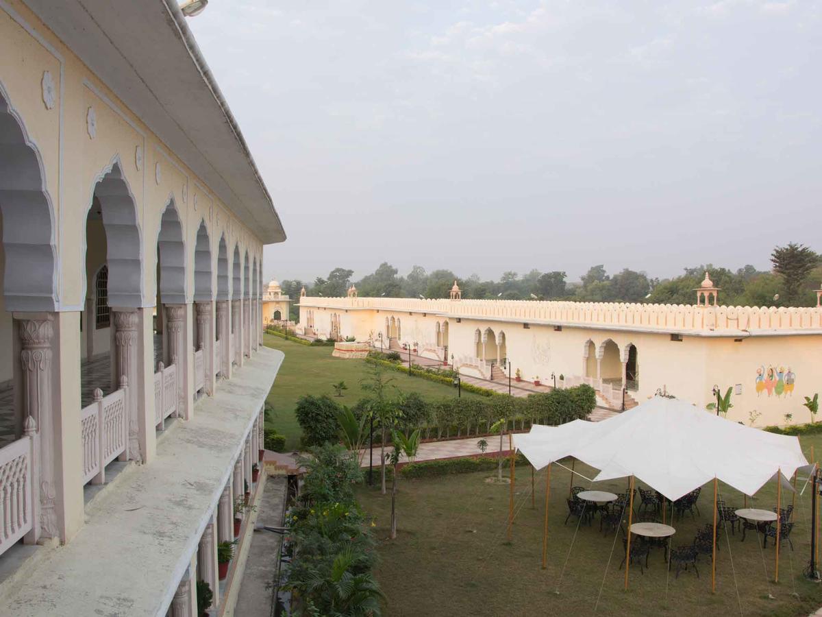 V Resorts Rajmahal Orchha Bagian luar foto