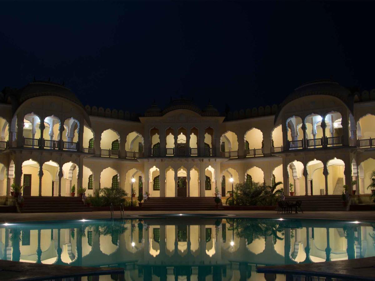 V Resorts Rajmahal Orchha Bagian luar foto