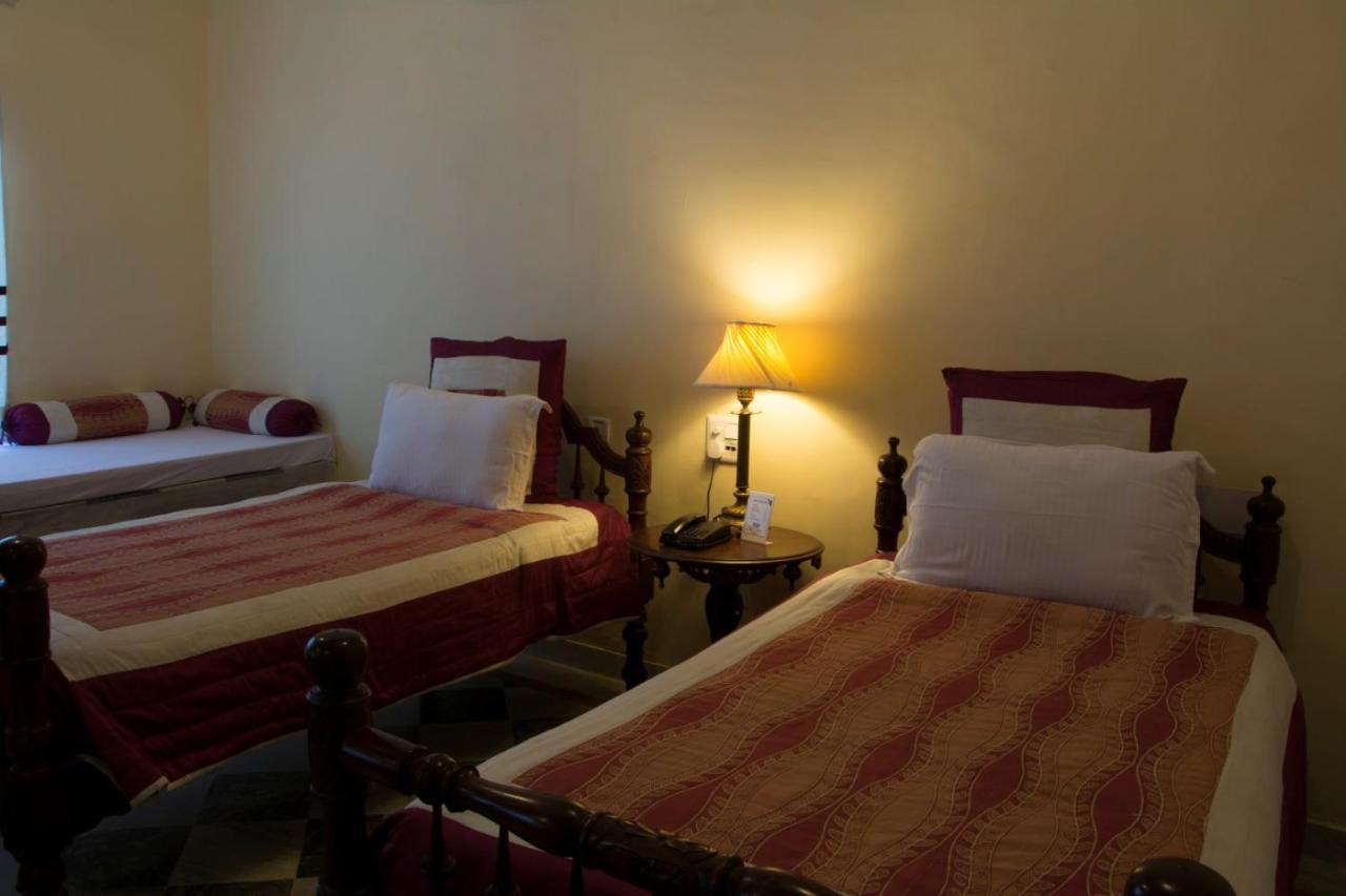 V Resorts Rajmahal Orchha Bagian luar foto