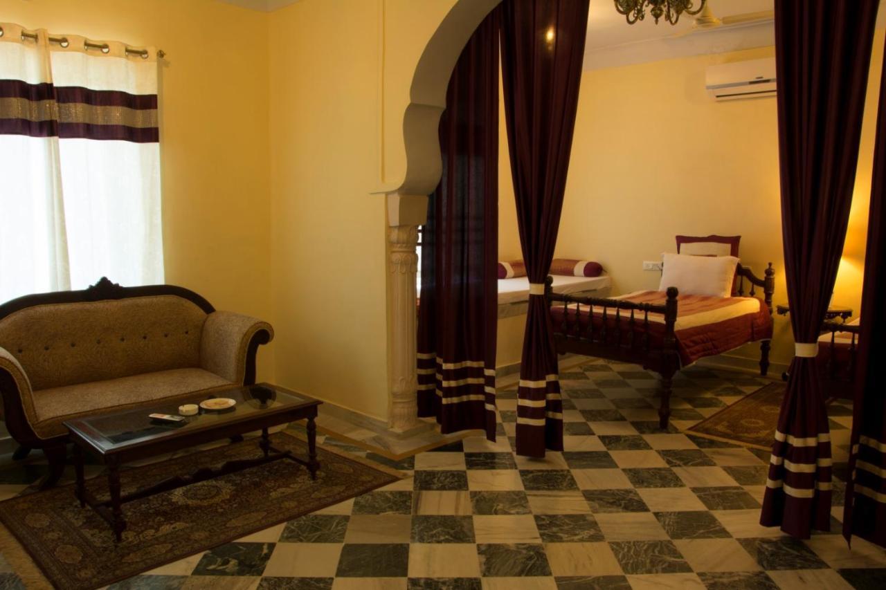 V Resorts Rajmahal Orchha Bagian luar foto
