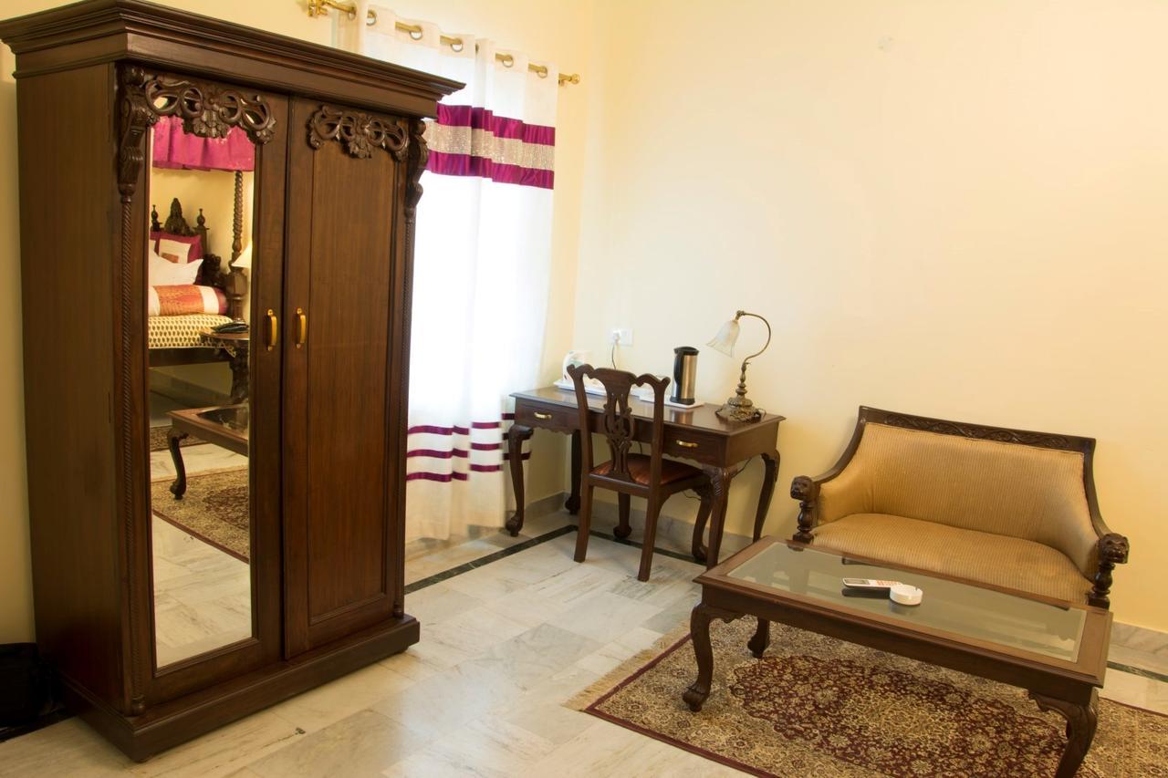 V Resorts Rajmahal Orchha Bagian luar foto