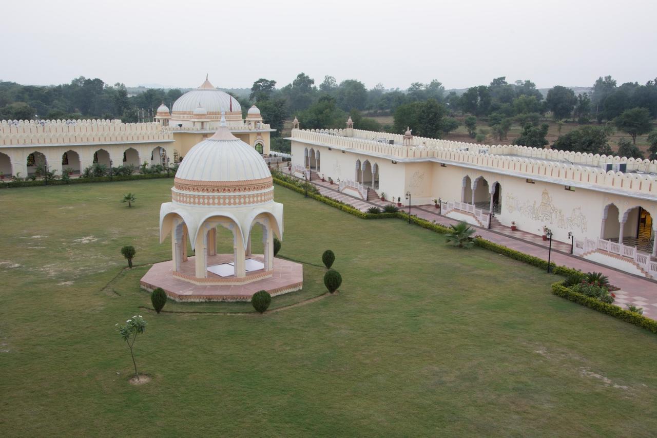 V Resorts Rajmahal Orchha Bagian luar foto