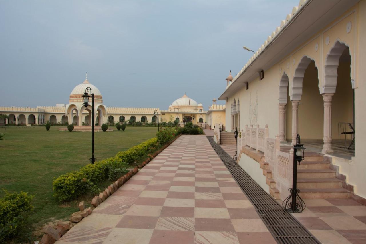 V Resorts Rajmahal Orchha Bagian luar foto