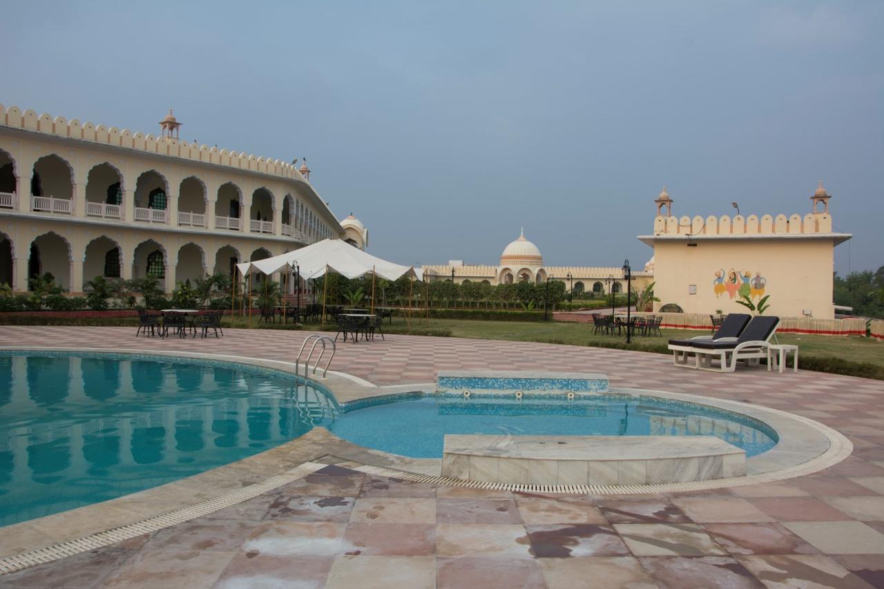 V Resorts Rajmahal Orchha Bagian luar foto