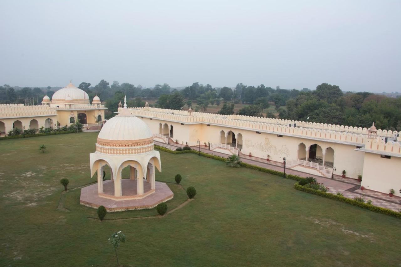 V Resorts Rajmahal Orchha Bagian luar foto