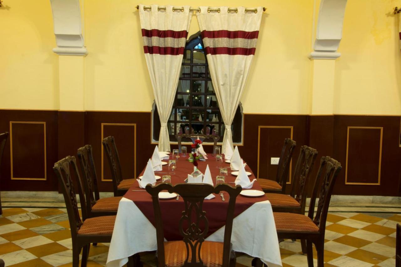 V Resorts Rajmahal Orchha Bagian luar foto