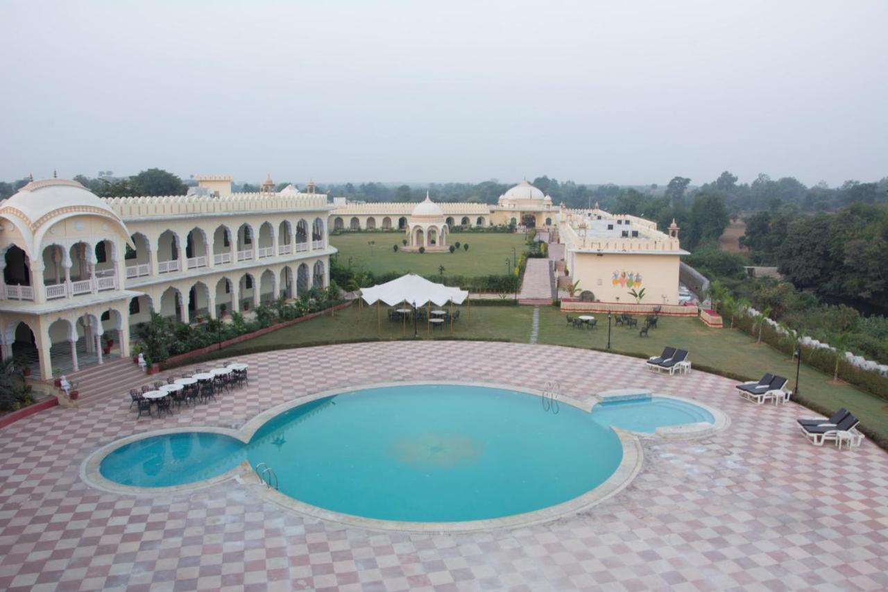 V Resorts Rajmahal Orchha Bagian luar foto