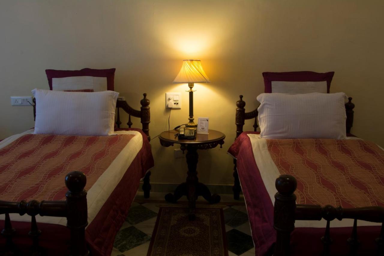 V Resorts Rajmahal Orchha Bagian luar foto
