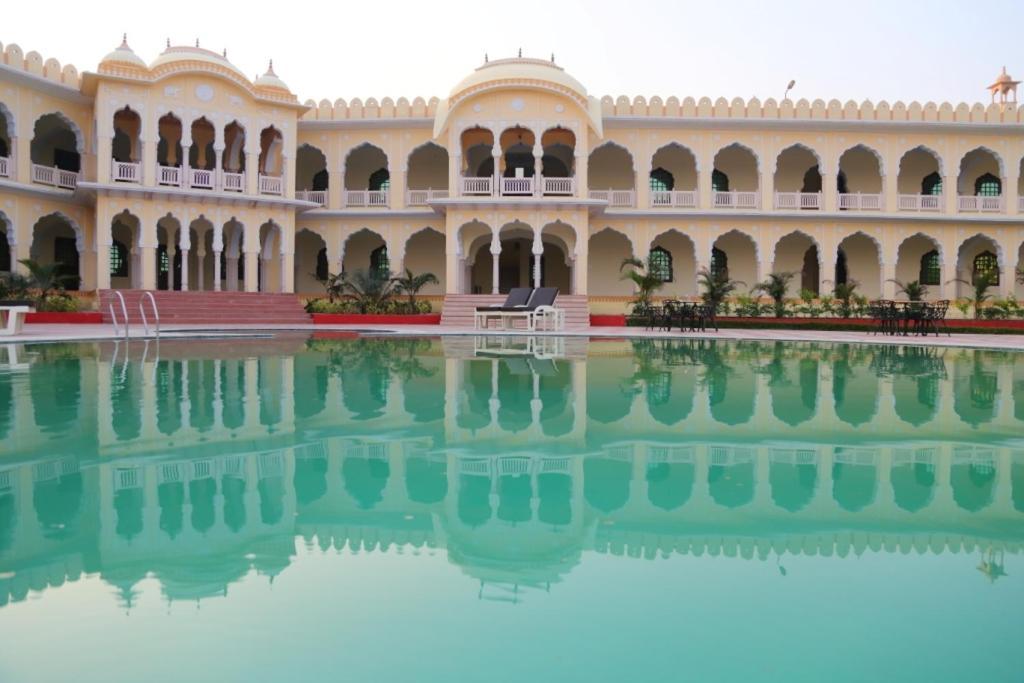 V Resorts Rajmahal Orchha Bagian luar foto