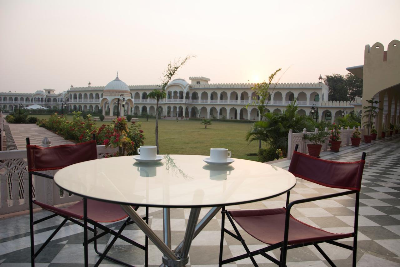 V Resorts Rajmahal Orchha Bagian luar foto