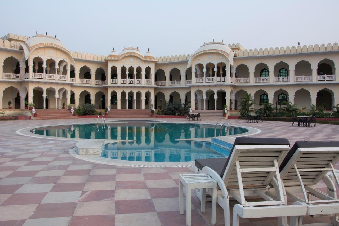 V Resorts Rajmahal Orchha Bagian luar foto