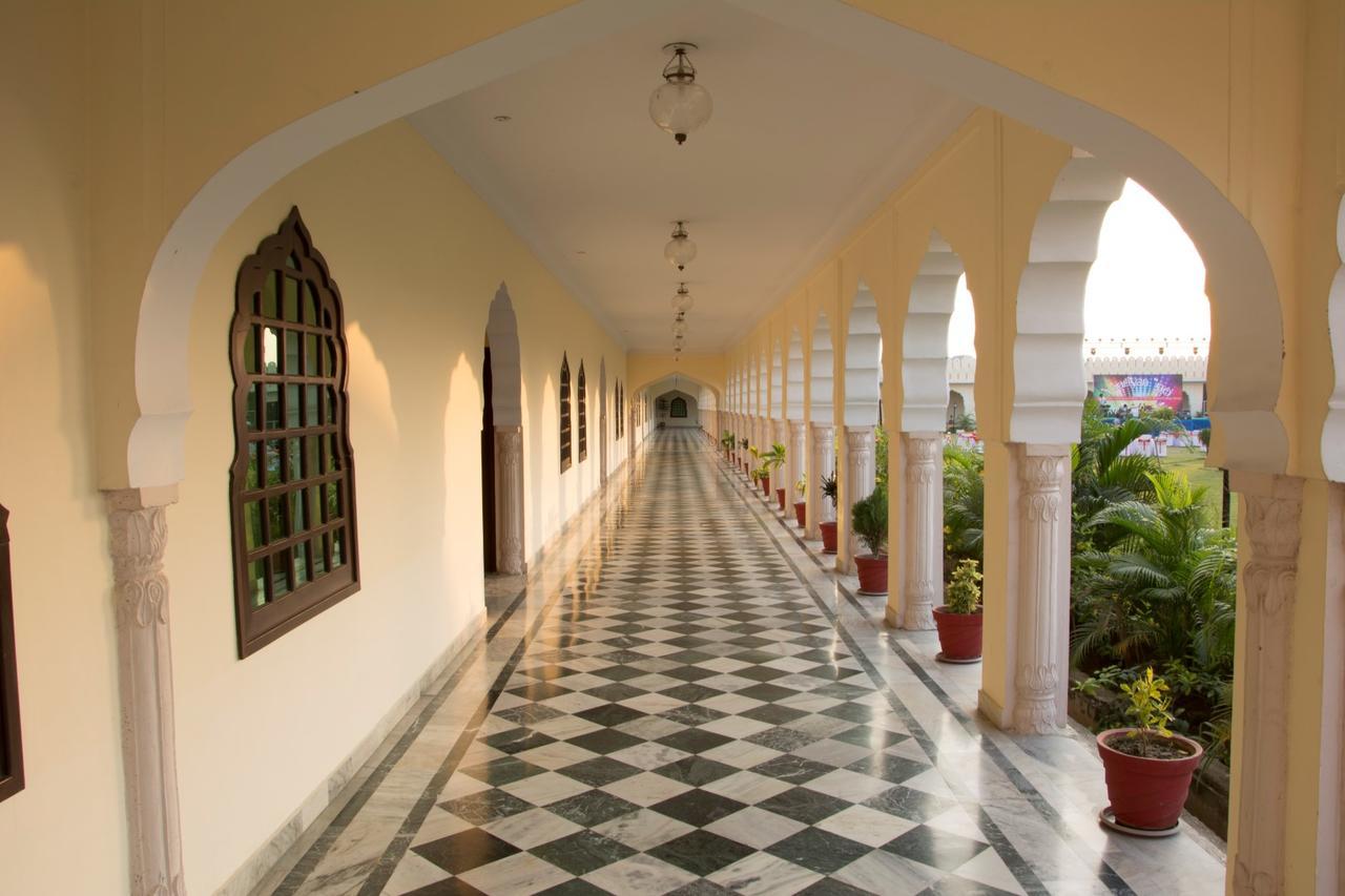 V Resorts Rajmahal Orchha Bagian luar foto