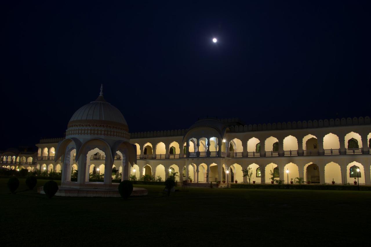 V Resorts Rajmahal Orchha Bagian luar foto